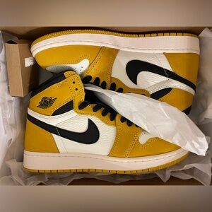 Nike Air Jordan Retro 1 High OG Yellow Ochre Size 6